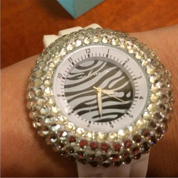 Wanova "bling" watch NWT never worn has battery - Picture 6 of 6